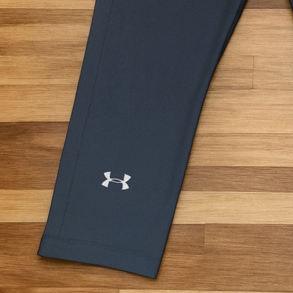 Women’s Under Armour Black Heat Gear Compression Leggings. Size Small. - Picture 2 of 2